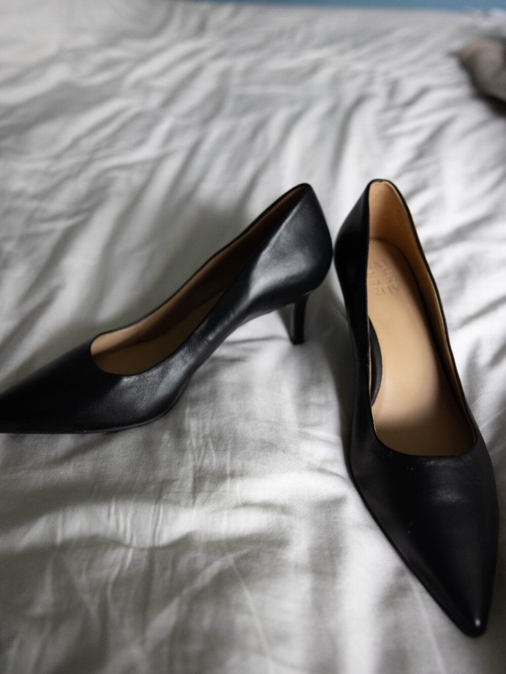 NWOB Naturalizer Black Leather Pointed Toe Kitten Heel Pumps